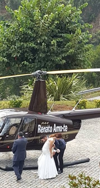 Chegada dos noivos de helicóptero à Quinta Santa Cruz